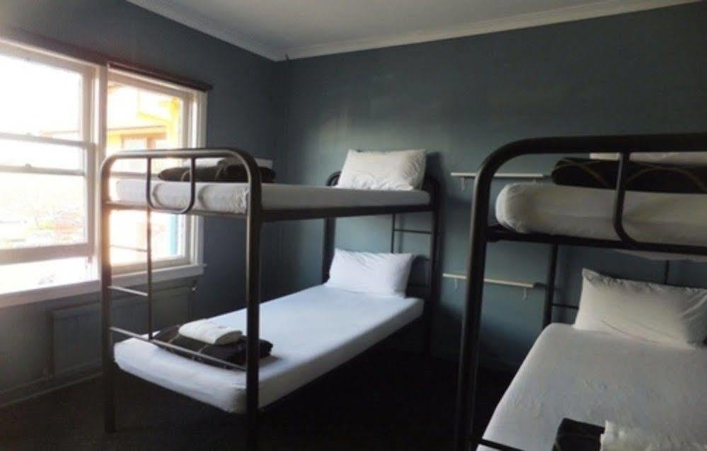 Crash Palace Backpackers Rotorua Bagian luar foto